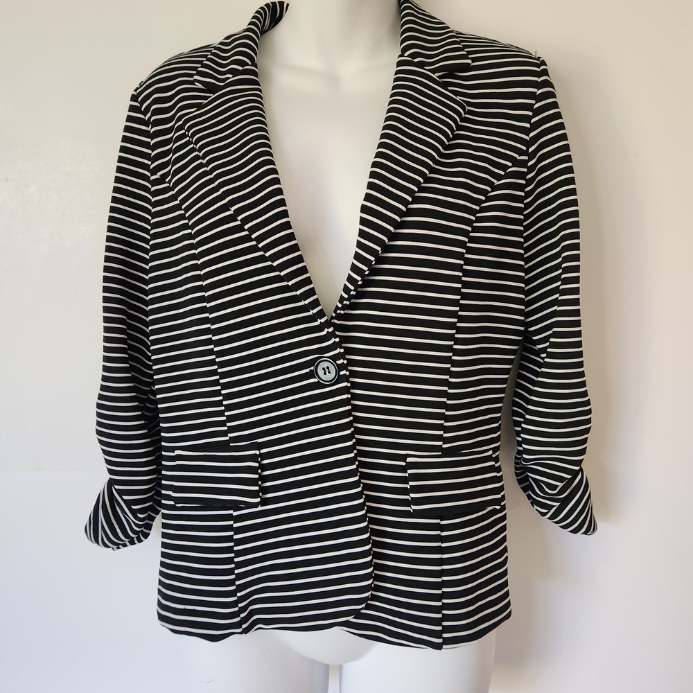 Charlotte Russe Black & White Striped Blazer‎ – Size L
